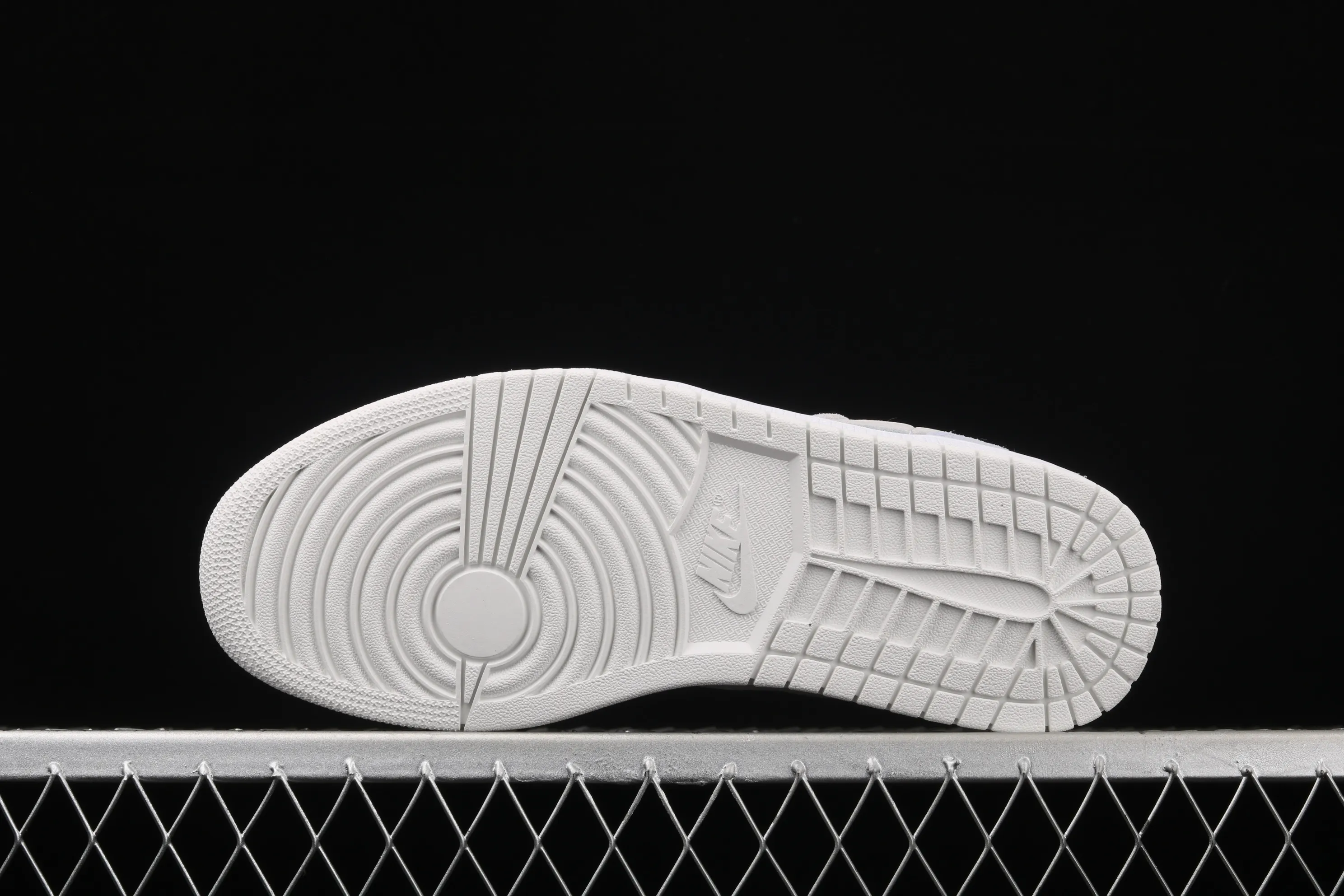 All categories Air Jordan Jordan series basketball shoes Air Jordan 1 Low Y version Air Jordan 1 Low AJ1 Joe 1 low-top top layer leather cultural and leisure sports sneakers CV3043-100